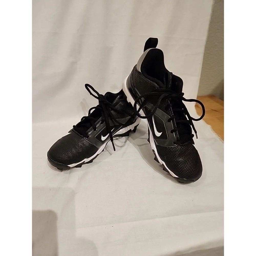 Nike‎ Alpha Youth Size 4.5Y Black Gray Cleats FQ4012-001